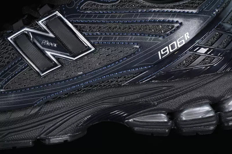 New Balance 1906R Black Metallic Silver