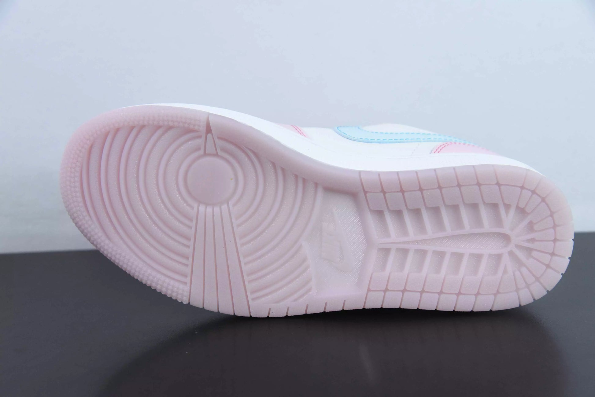 Jordan 1 Low SE Paw Print