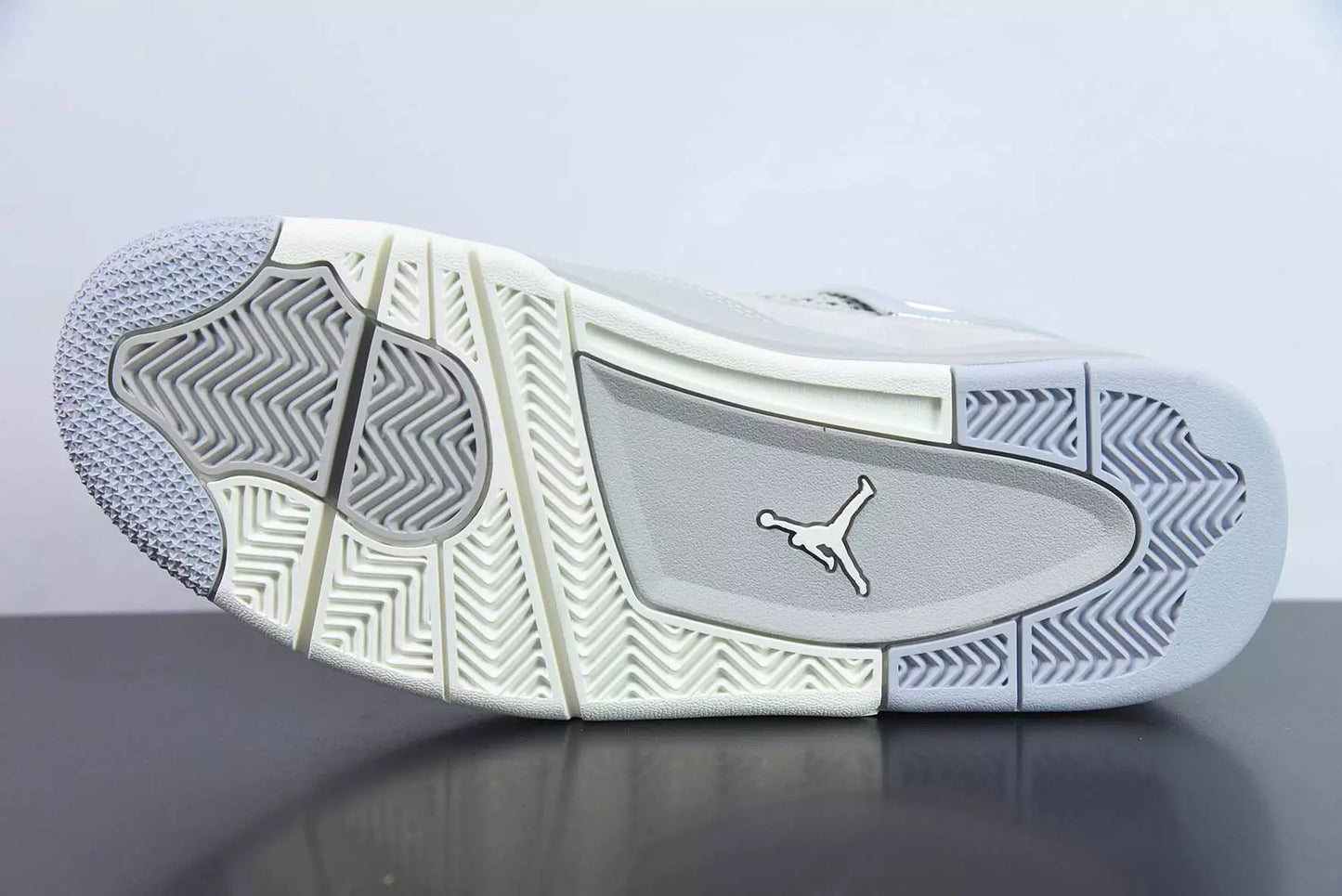 Jordan 4 Retro Frozen Moments