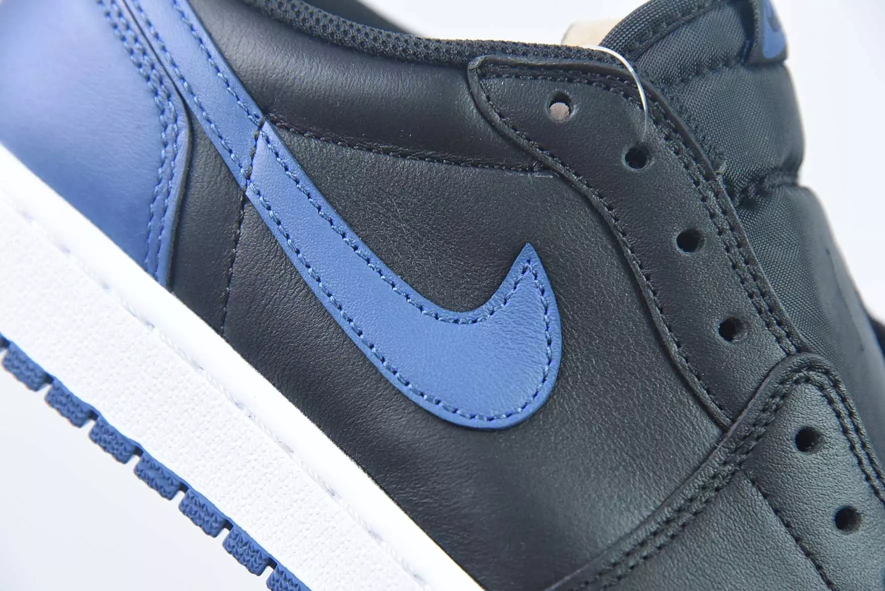 Air Jordan 1 Retro Low OG ‘Mystic Navy’