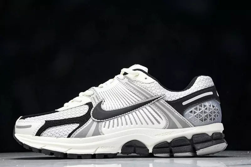 Nike Zoom Vomero 5 Photon Dust Black