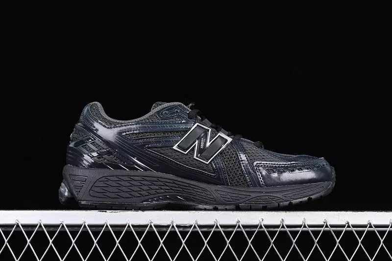 New Balance 1906R Black Metallic Silver