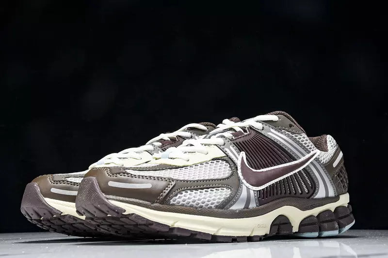 Nike Zoom Vomero 5 Earth & Fossil