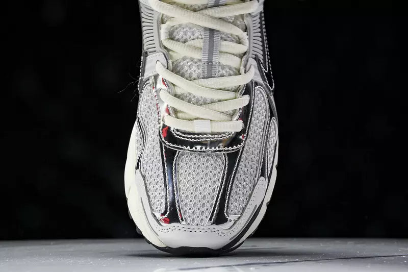Nike Zoom Vomero 5 "Photon Dust & Metallic Silver"