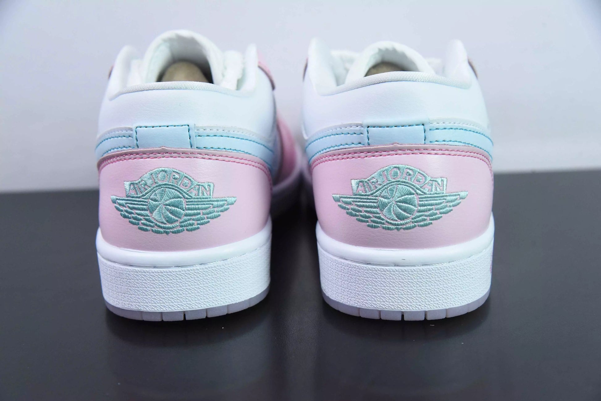 Jordan 1 Low SE Paw Print