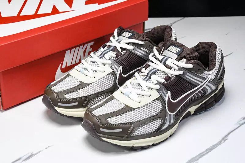 Nike Zoom Vomero 5 Earth & Fossil