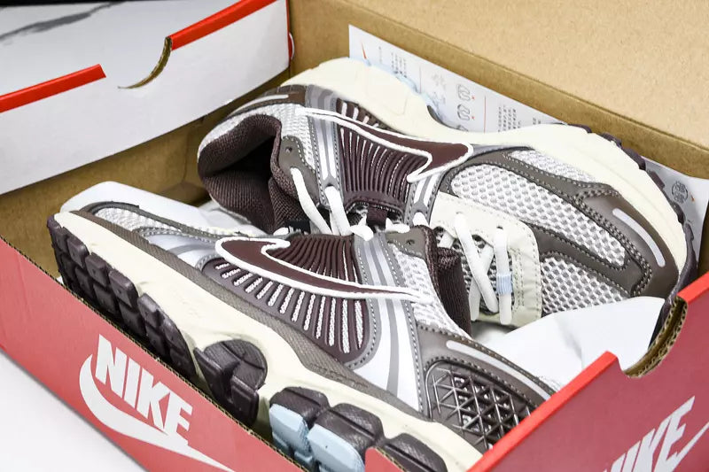 Nike Zoom Vomero 5 Earth & Fossil
