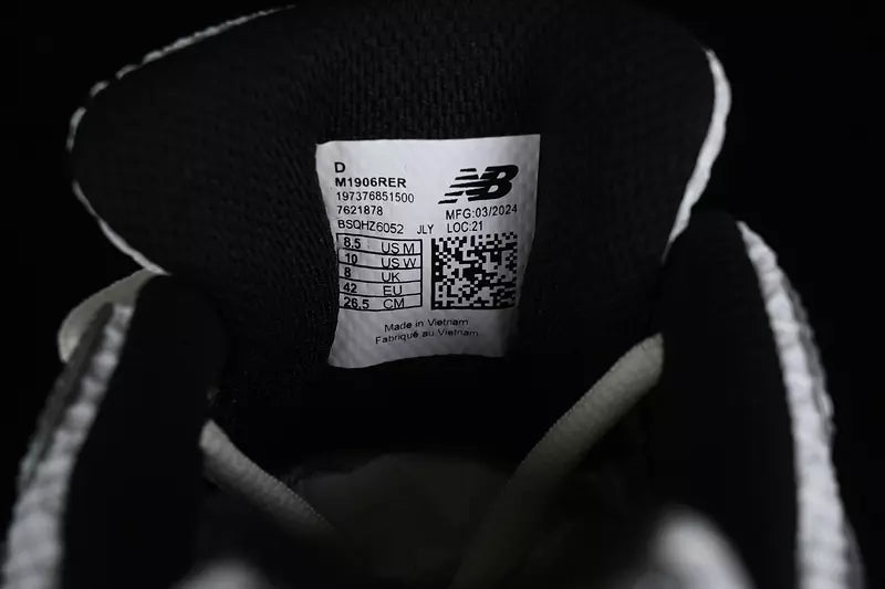 New Balance 1906R Silver Metallic Black