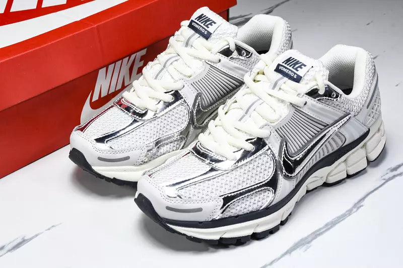Nike Zoom Vomero 5 Photon Dust Metallic Silver