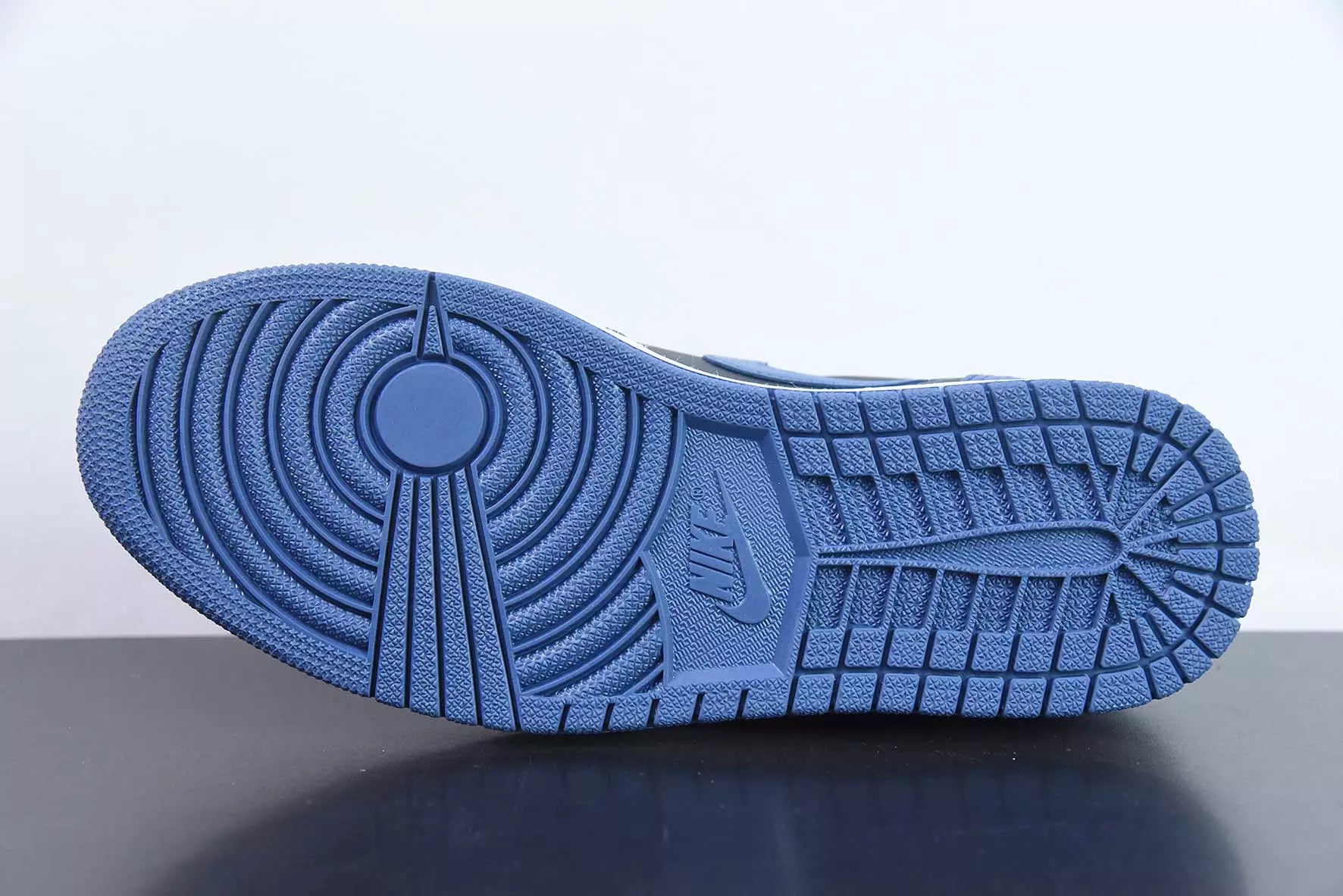 Air Jordan 1 Retro Low OG ‘Mystic Navy’