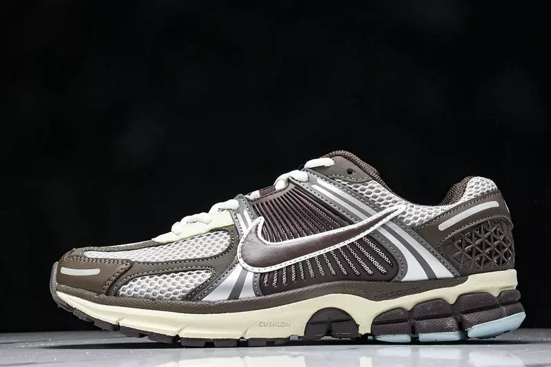 Nike Zoom Vomero 5 Earth & Fossil