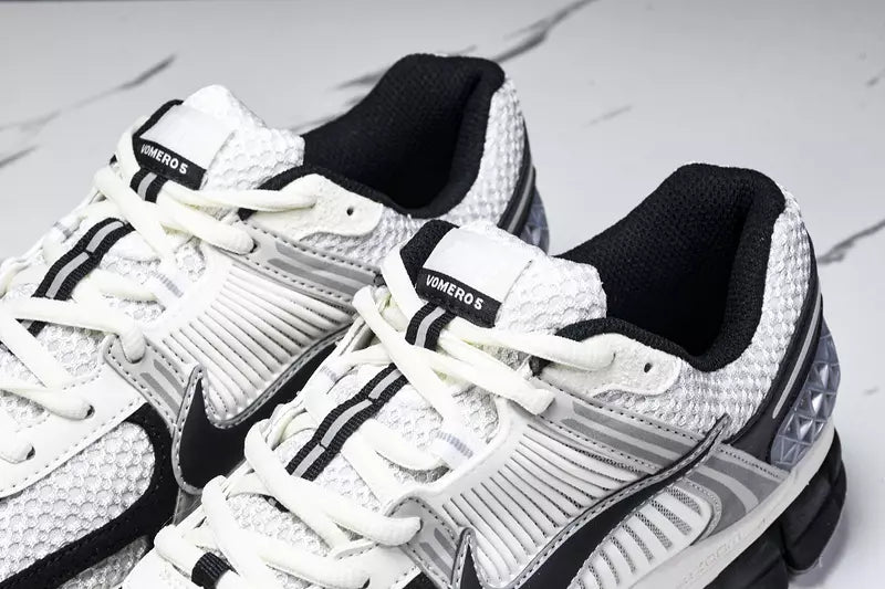 Nike Zoom Vomero 5 Photon Dust Black