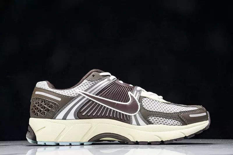 Nike Zoom Vomero 5 Earth & Fossil