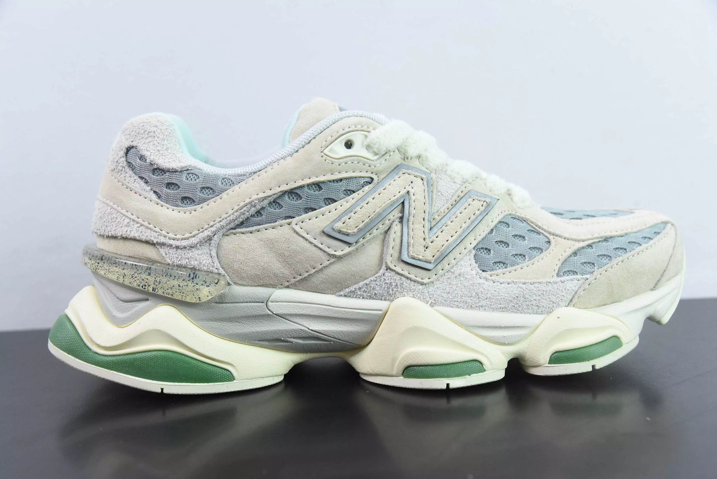 New Balance 9060 Bricks & Wood