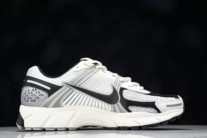 Nike Zoom Vomero 5 Photon Dust Black