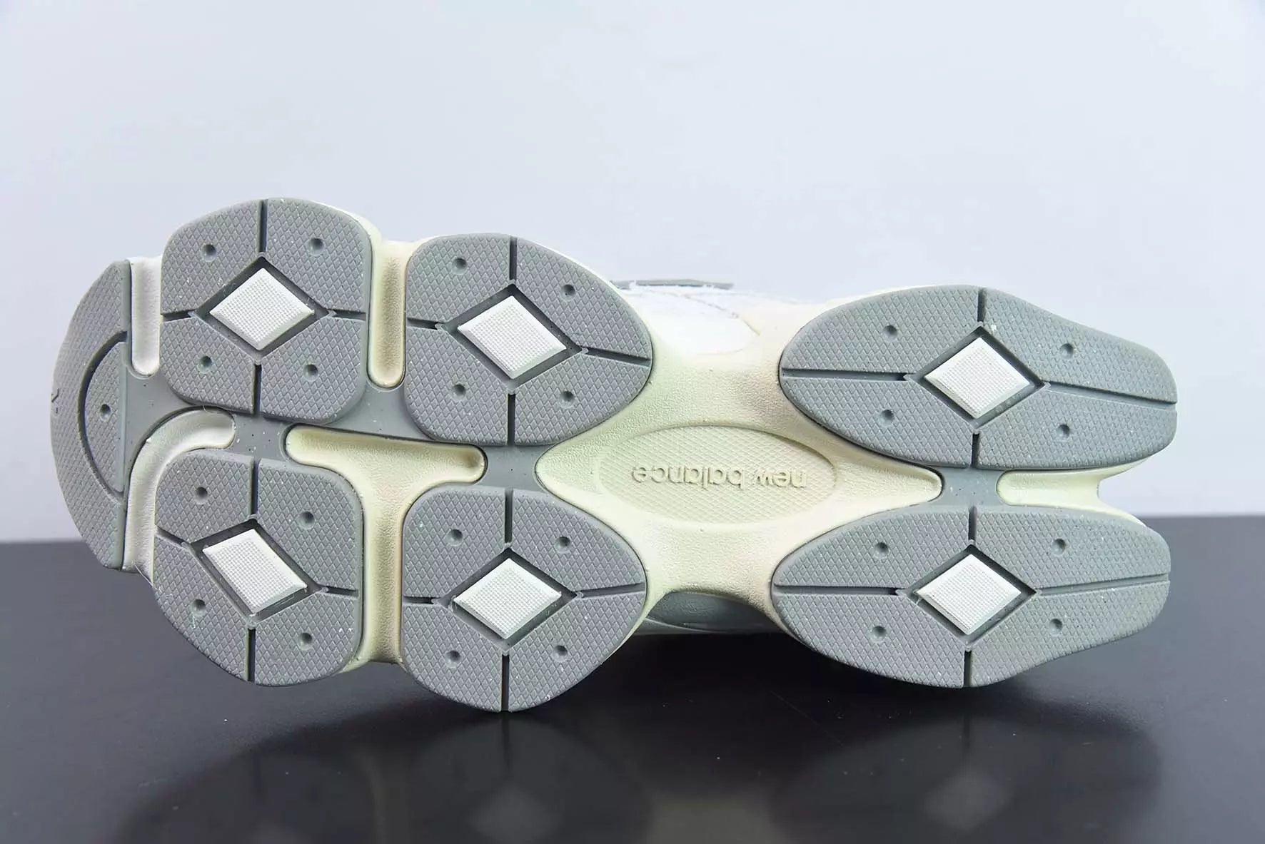 New Balance 9060 Quartz Grey