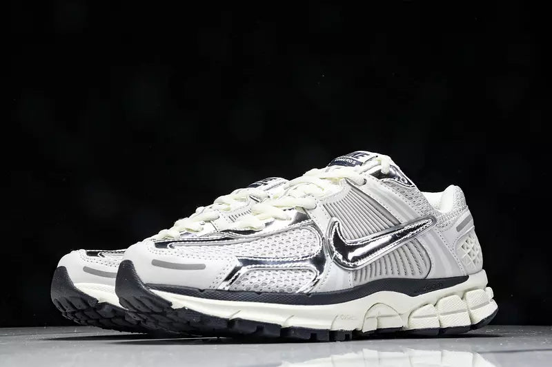 Nike Zoom Vomero 5 "Photon Dust & Metallic Silver"