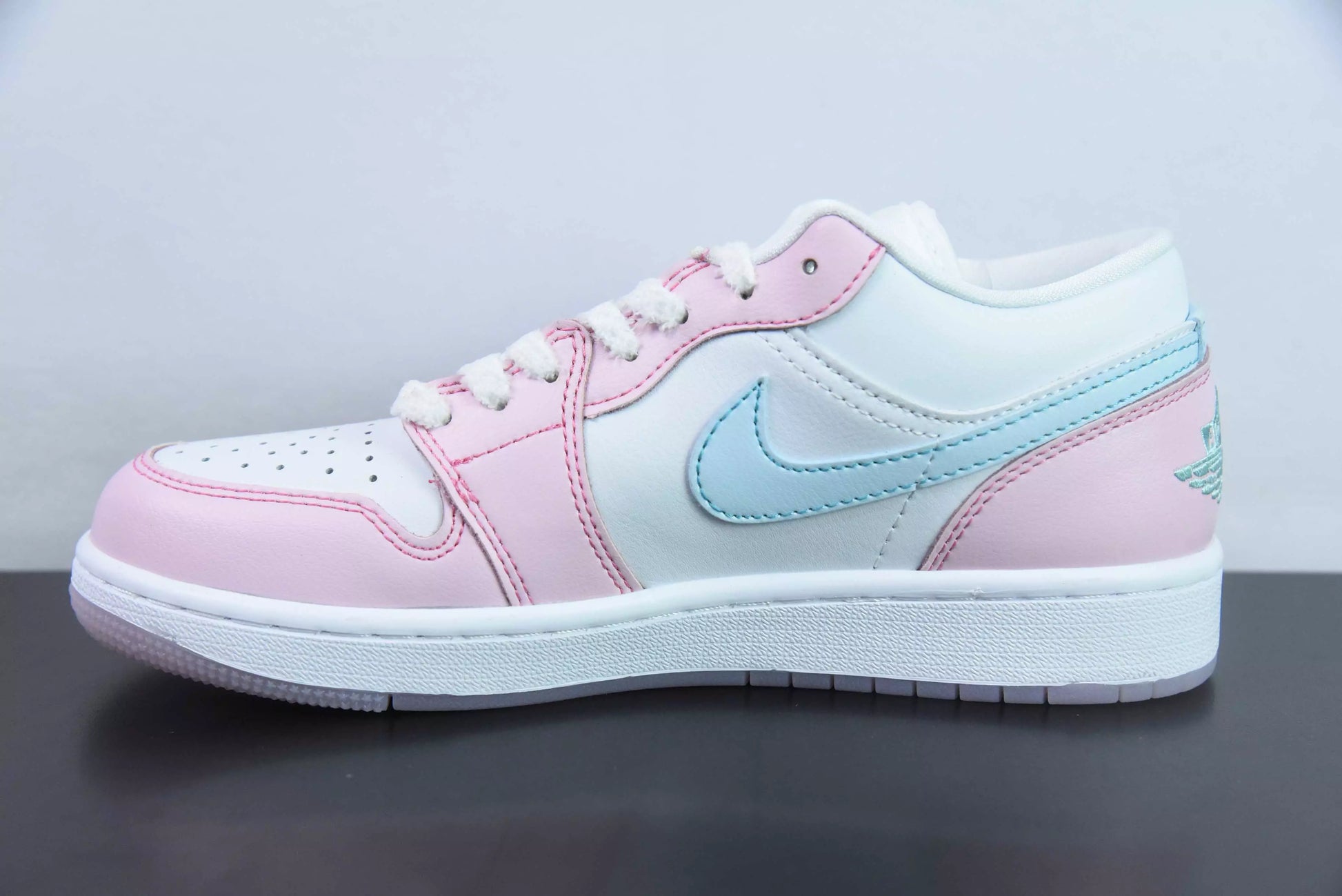 Jordan 1 Low SE Paw Print