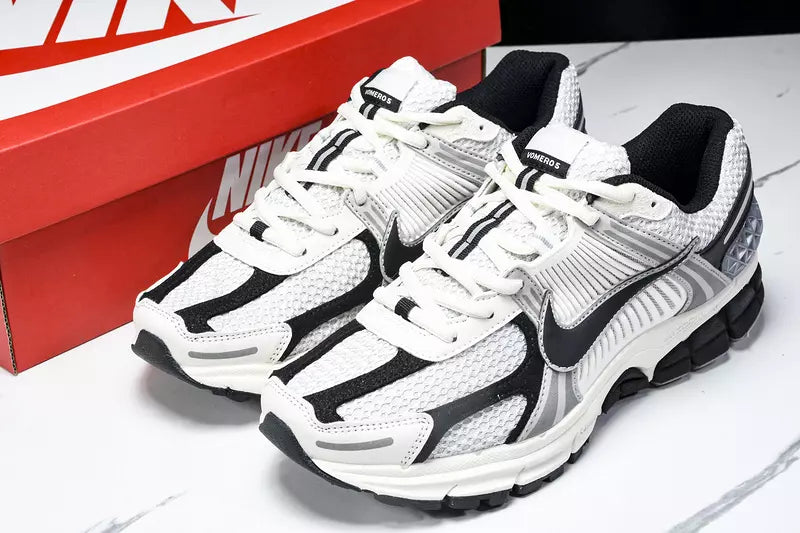 Nike Zoom Vomero 5 Photon Dust Black