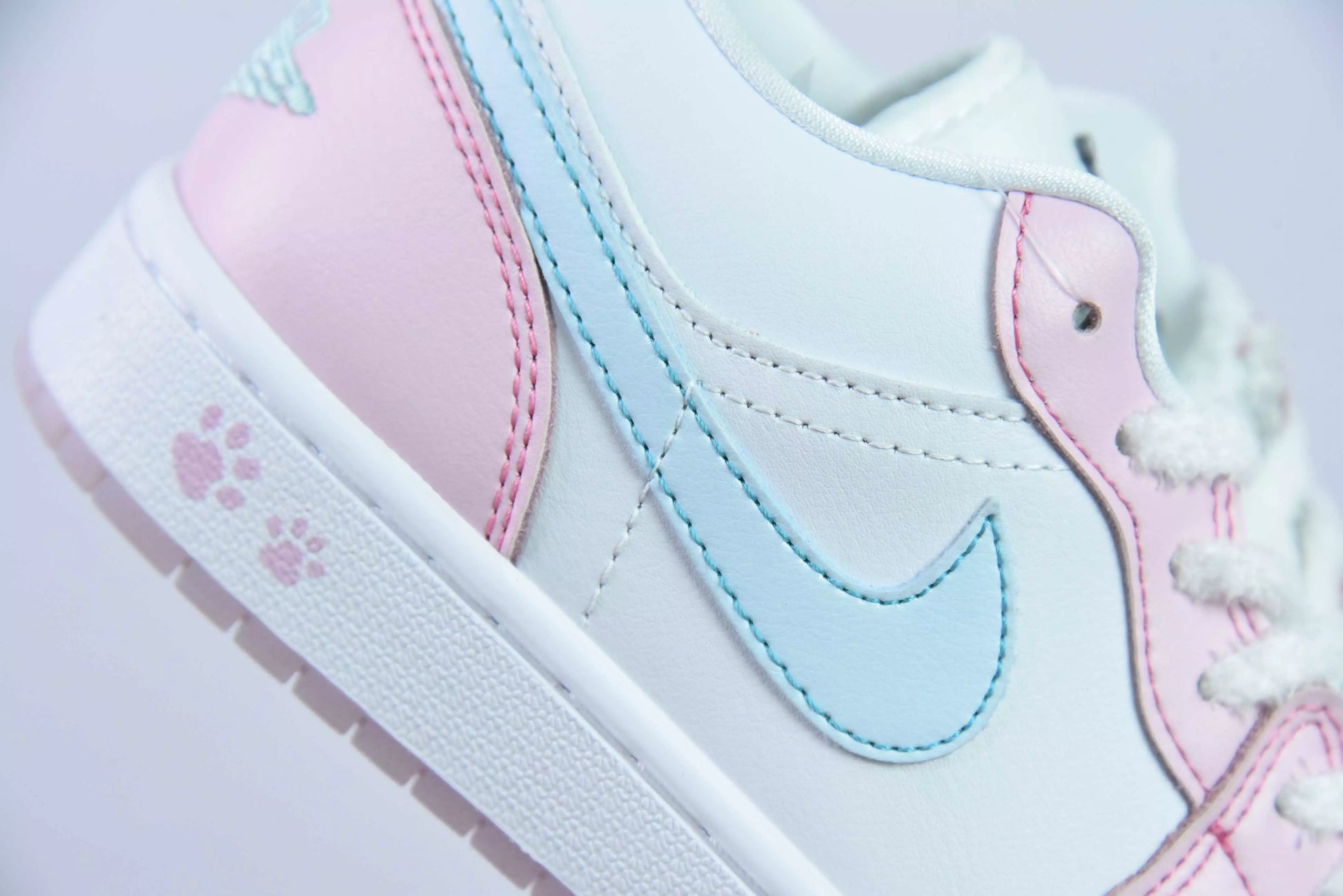 Jordan 1 Low SE Paw Print