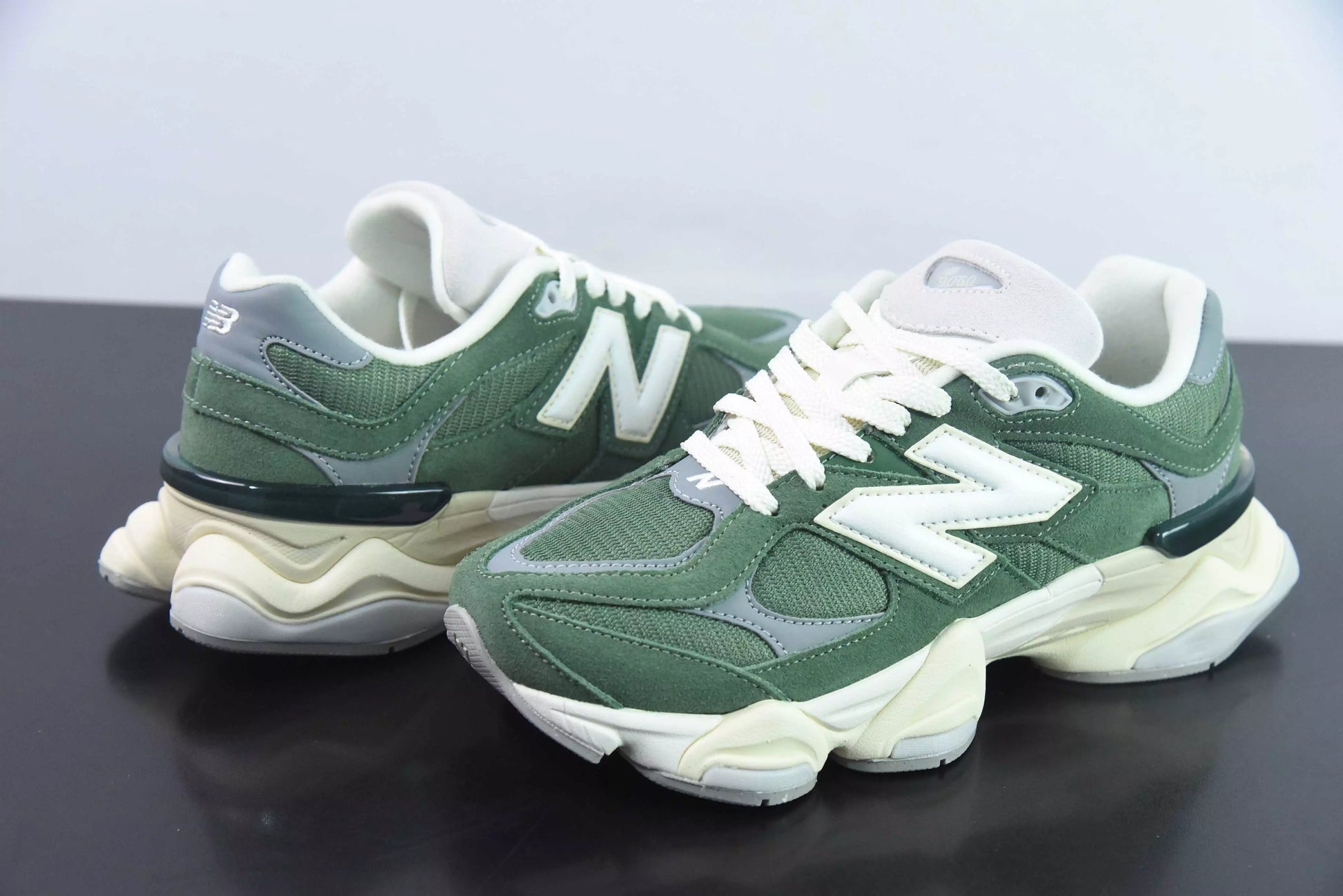 New Balance 9060 Nori