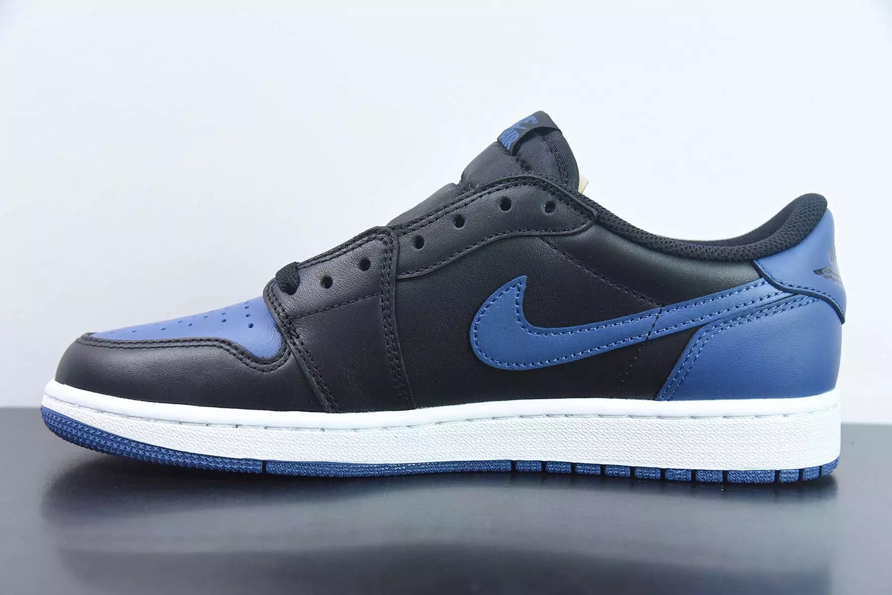 Air Jordan 1 Retro Low OG ‘Mystic Navy’