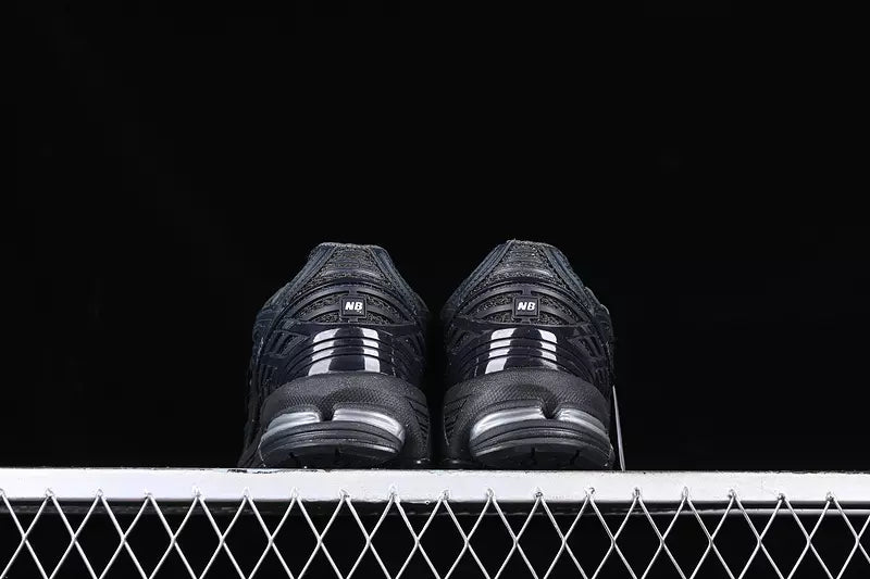 New Balance 1906R Black Metallic Silver