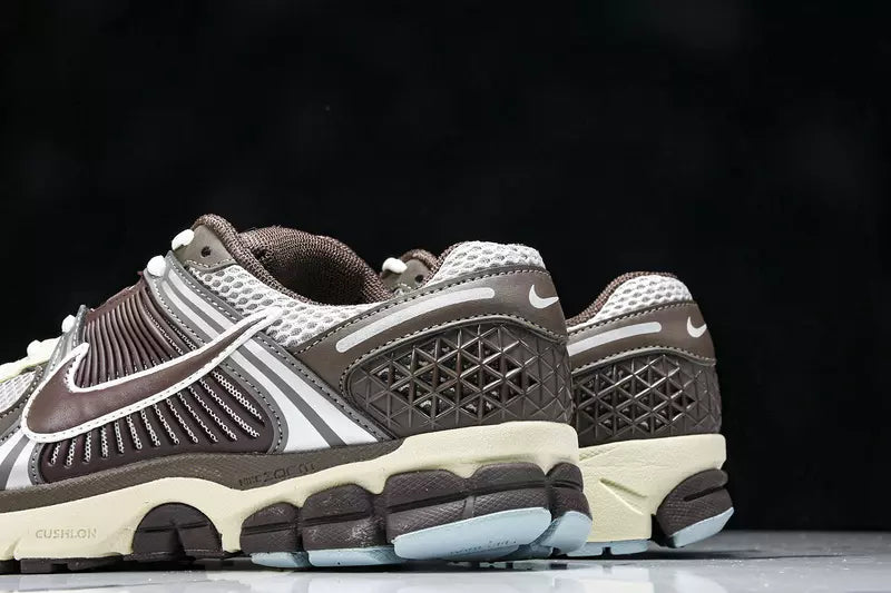 Nike Zoom Vomero 5 Earth & Fossil