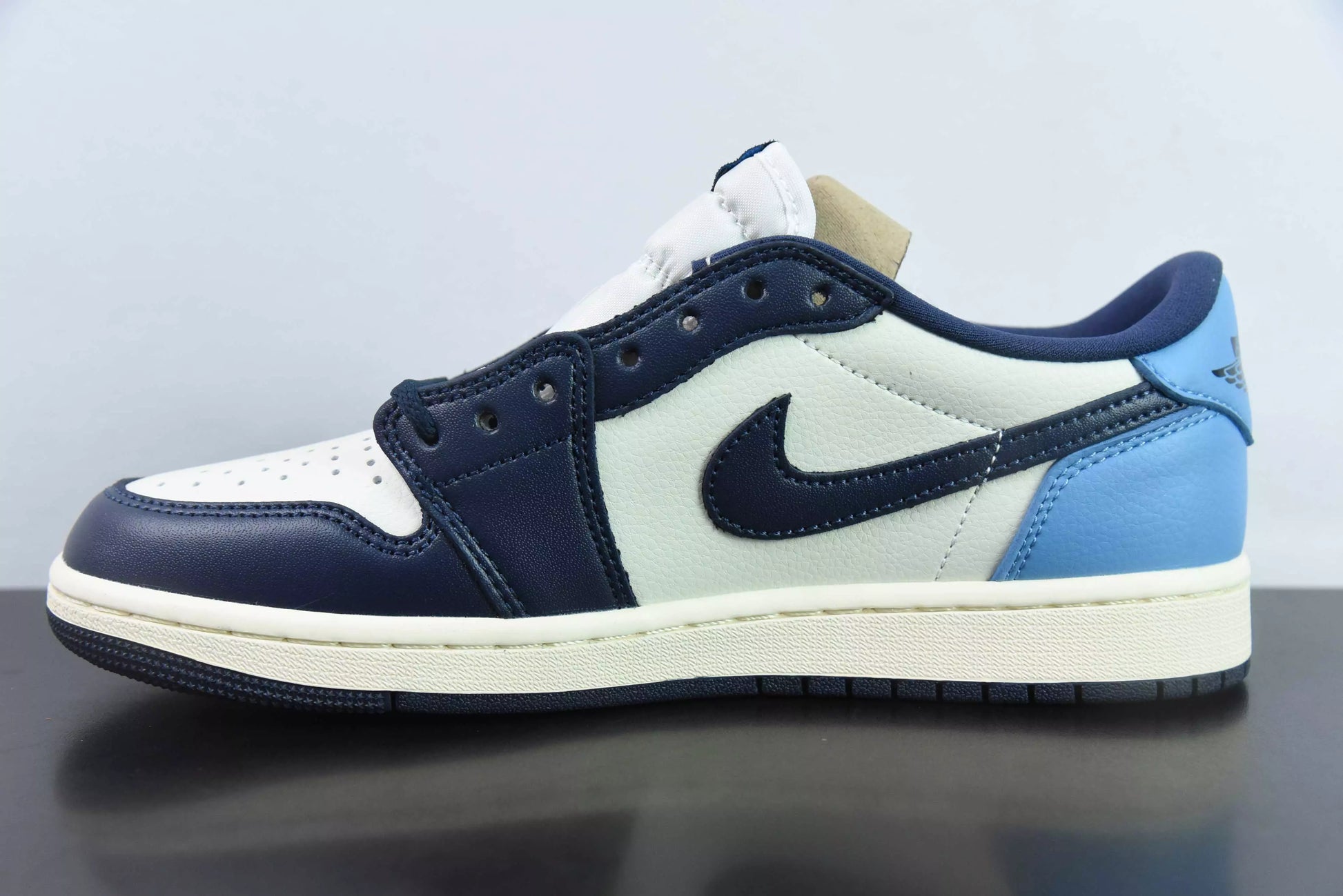 Jordan 1 Low OG Obsidian UNC