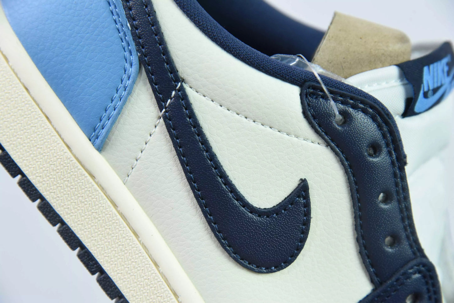 Jordan 1 Low OG Obsidian UNC