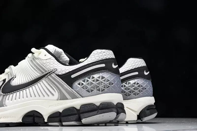 Nike Zoom Vomero 5 Photon Dust Black