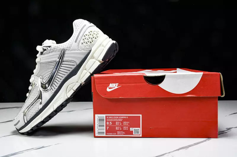 Nike Zoom Vomero 5 Photon Dust Metallic Silver