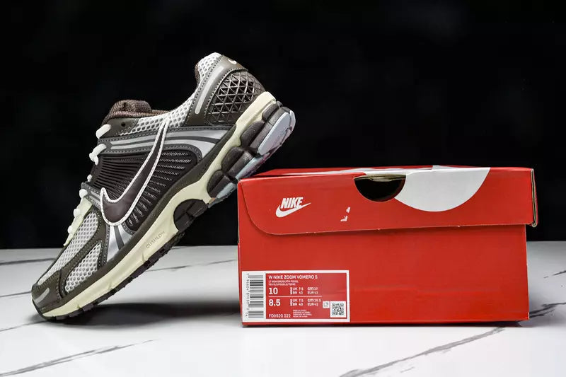 Nike Zoom Vomero 5 Earth & Fossil