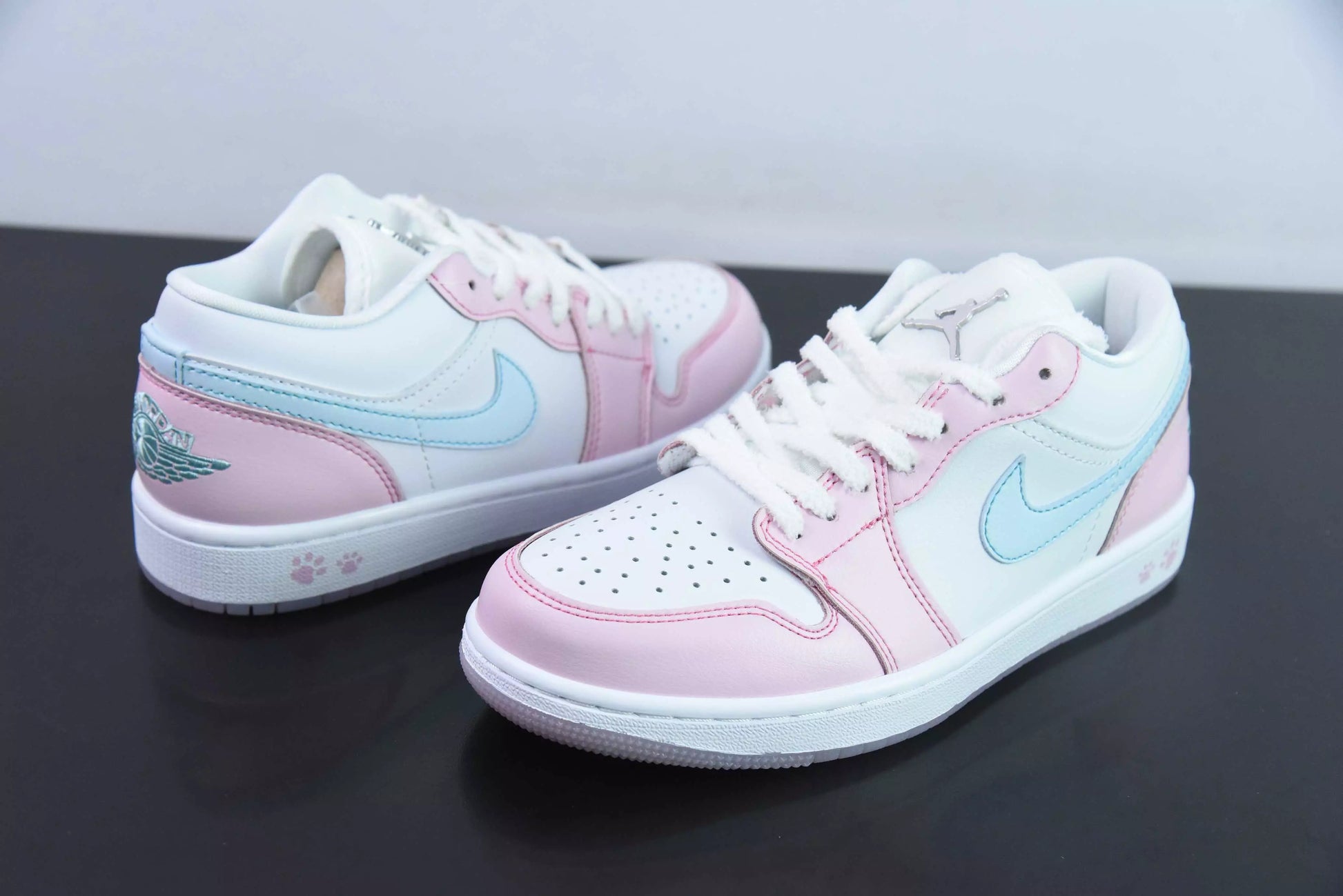 Jordan 1 Low SE Paw Print