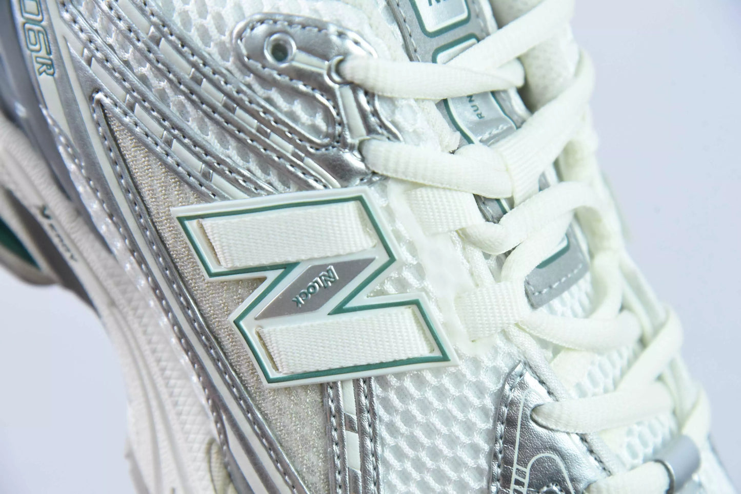 New Balance 1906R Silver Metallic