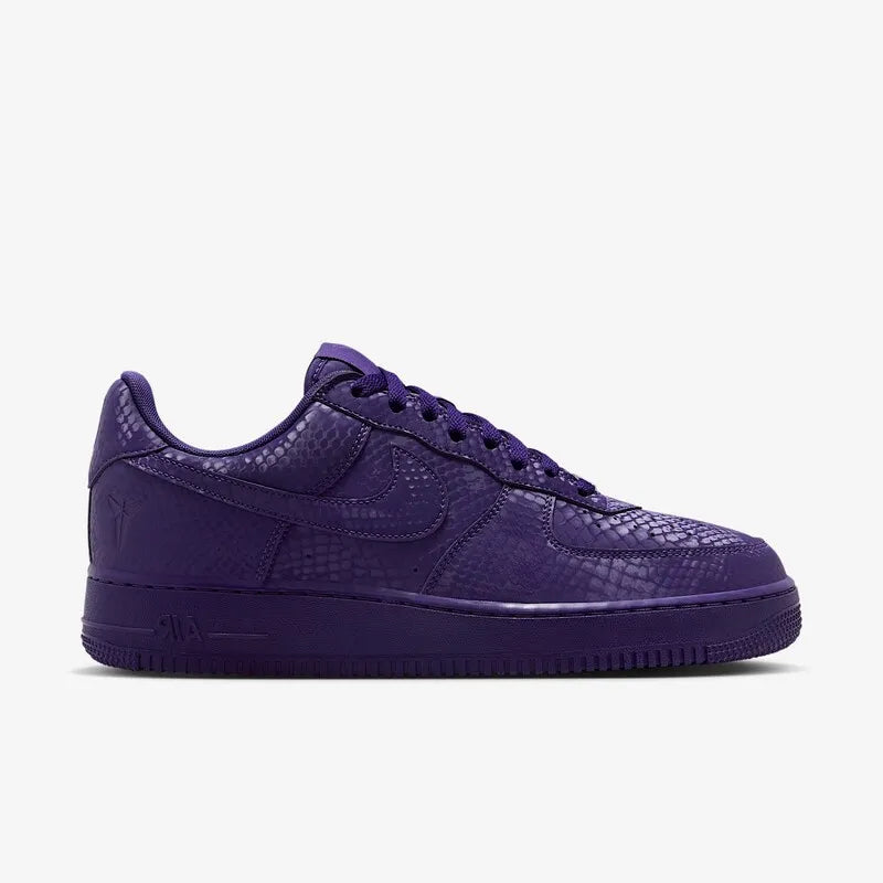 Tênis Roxo Nike Air Force 1 Low Kobe Bryant Court Purple Parte Lateral Direita