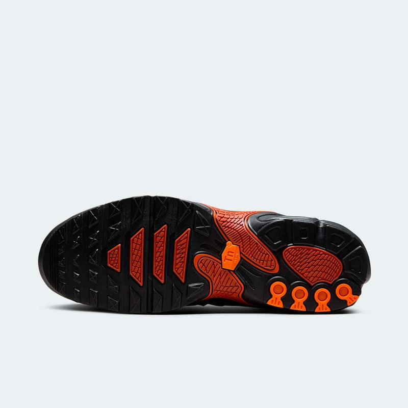 Air Max Plus Drift Hyper Crimson Parte do Solado Preto com Laranja