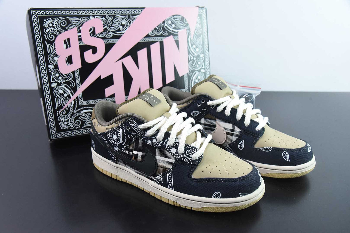 Nike SB Dunk Low Travis Scott