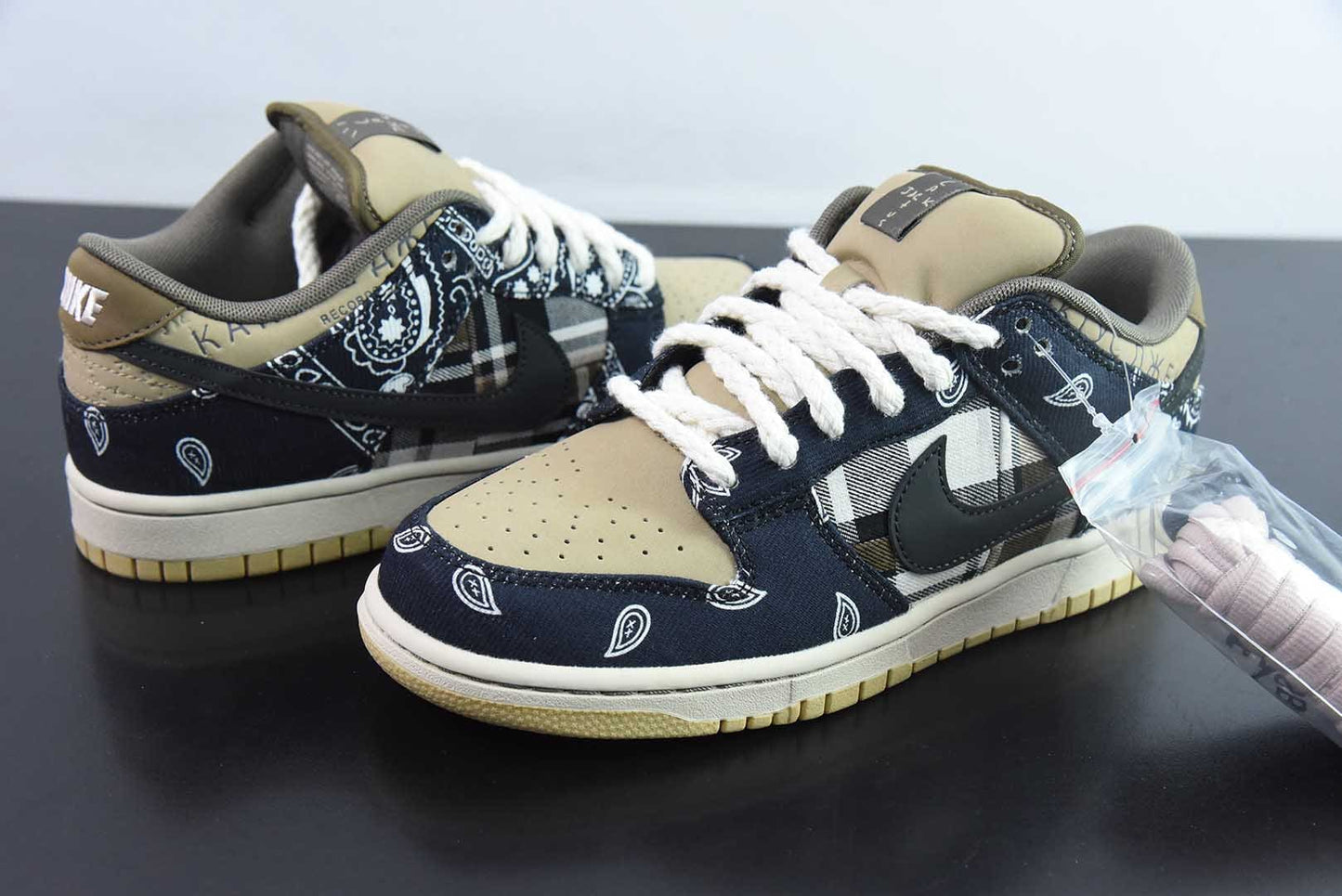 Nike SB Dunk Low Travis Scott