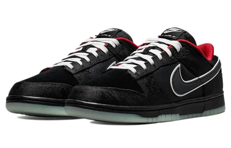 Tênis Preto Nike Dunk LPL League of Legends Visto de Frente