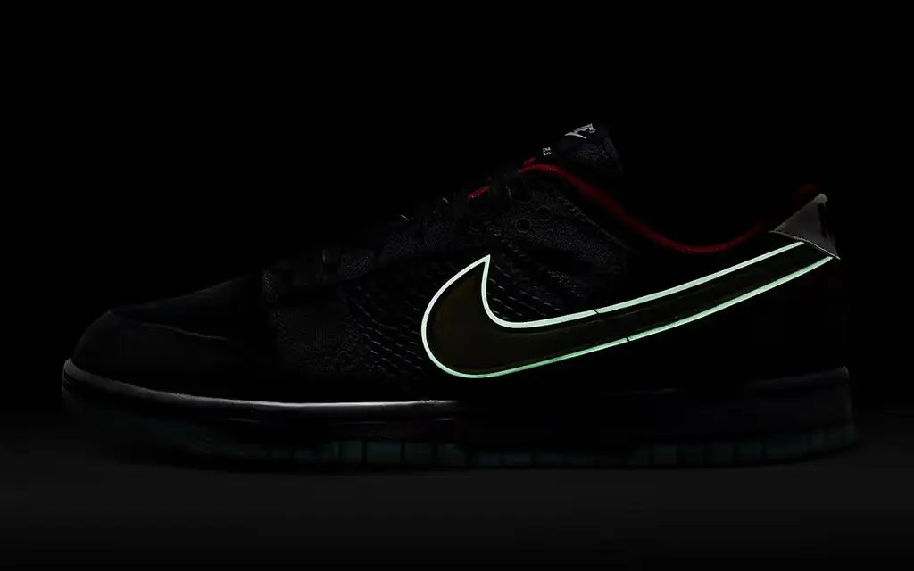 Tênis Preto Nike Dunk LPL League of Legends Visto no Escuro