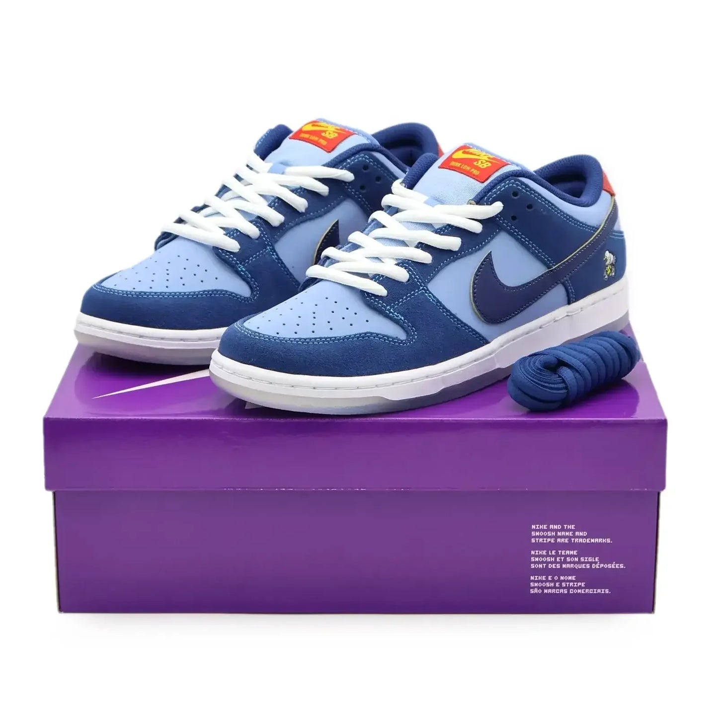 Tênis Azul Nike Dunk Low Why So Sad Visto em Cima da Caixa