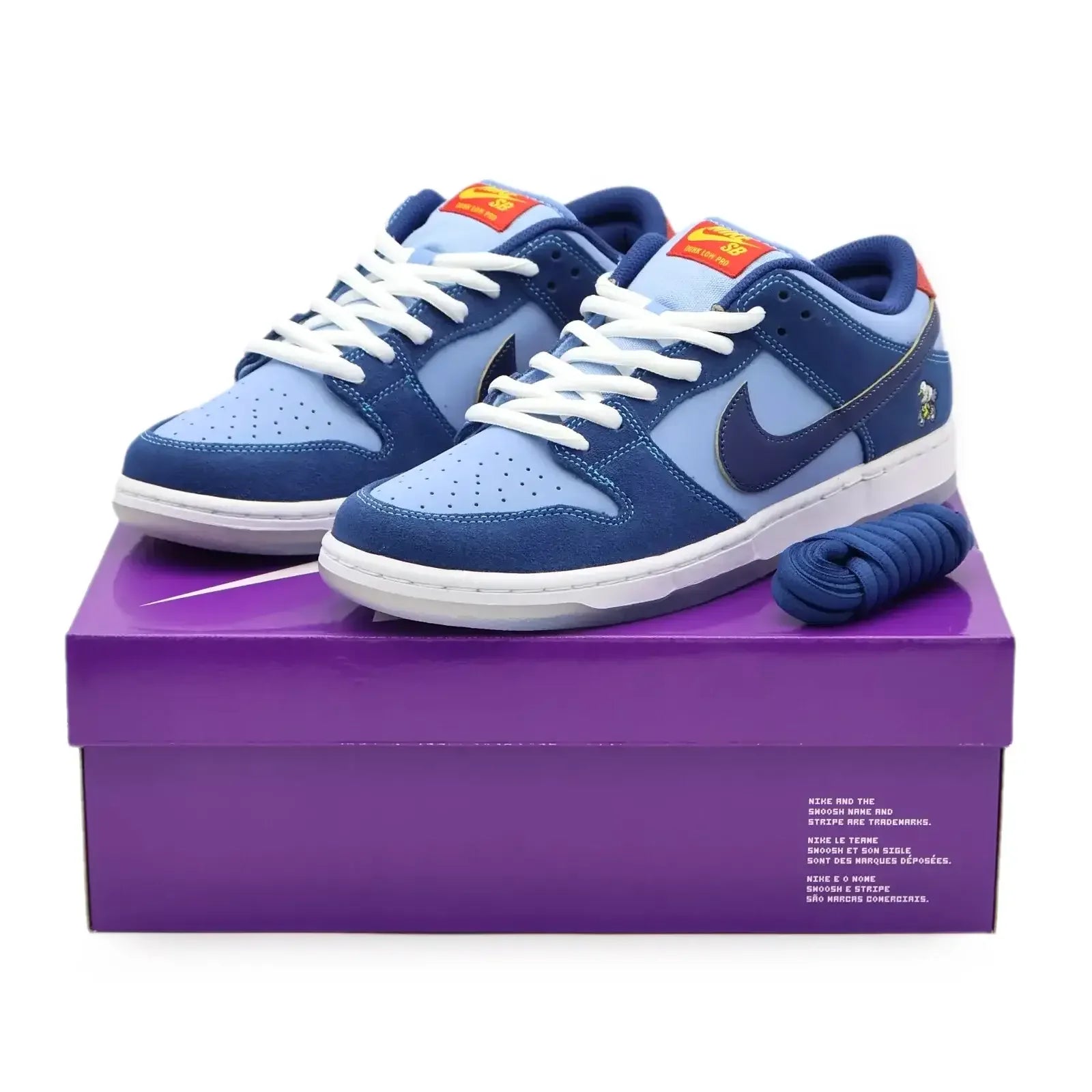 Tênis Azul Nike Dunk Low Why So Sad Visto em Cima da Caixa