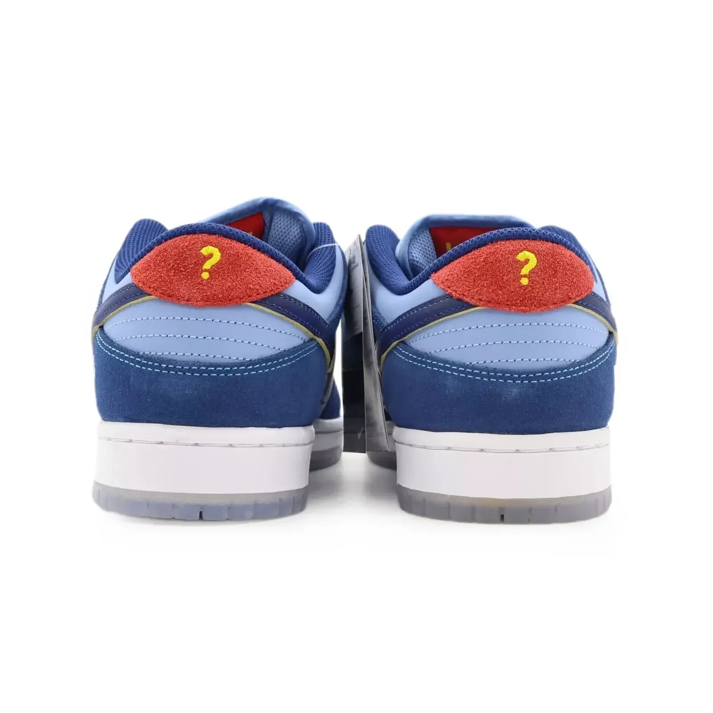 Tênis Azul Nike Dunk Low Why So Sad Visto em Detalhes Traseiros