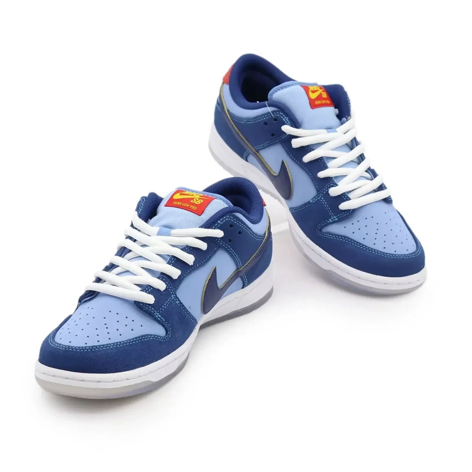 Tênis Azul Nike Dunk Low Why So Sad Par Visto de Frente