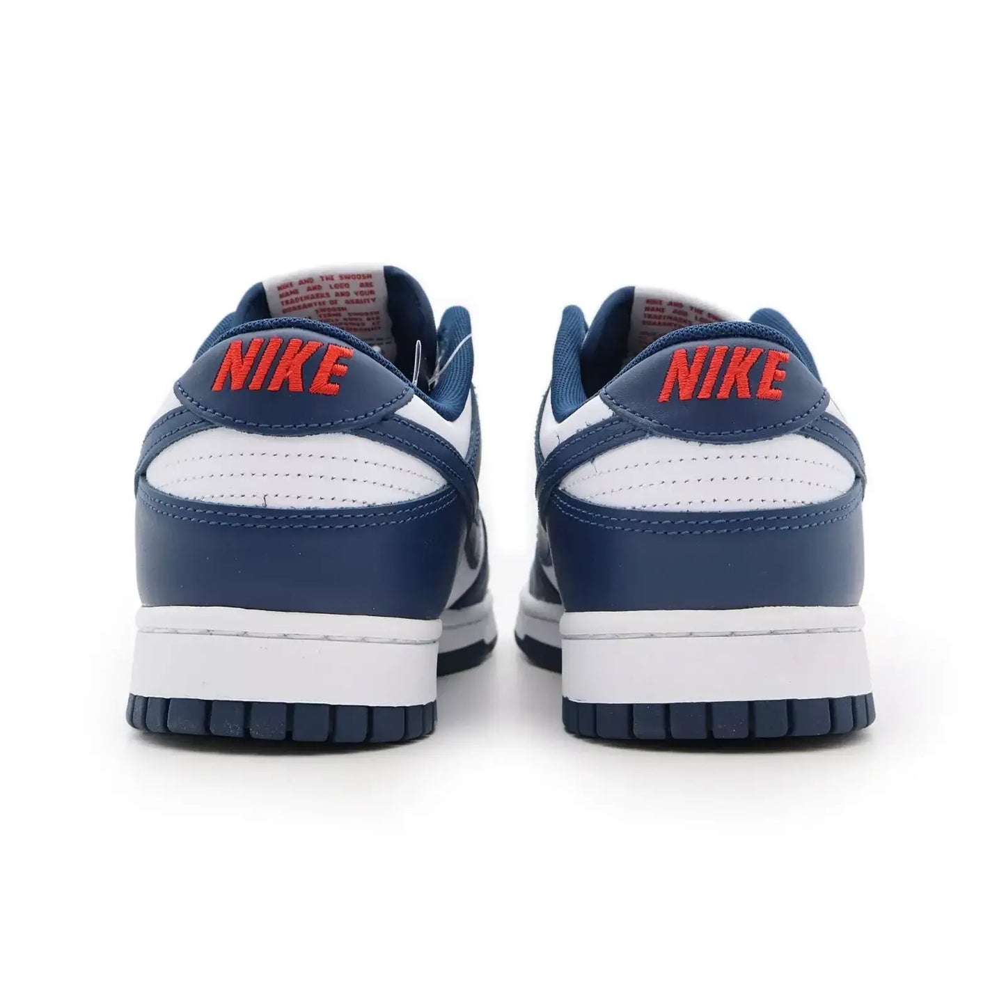 Par de tênis Nike Dunk Valerian Blue Parte Traseira
