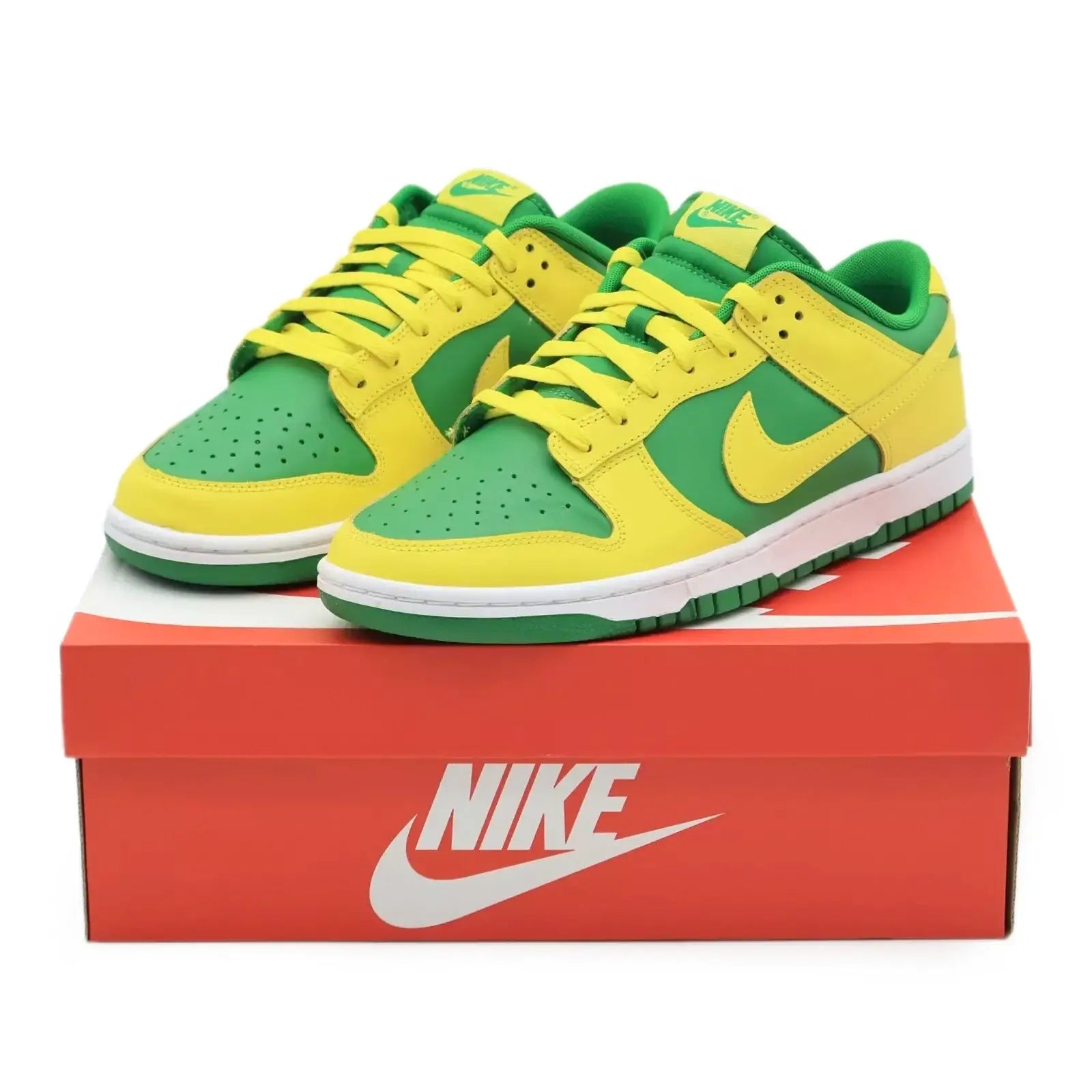 Tênis Amarelo Nike Dunk Low Reverse Brazil Visto em Cima da Caixa