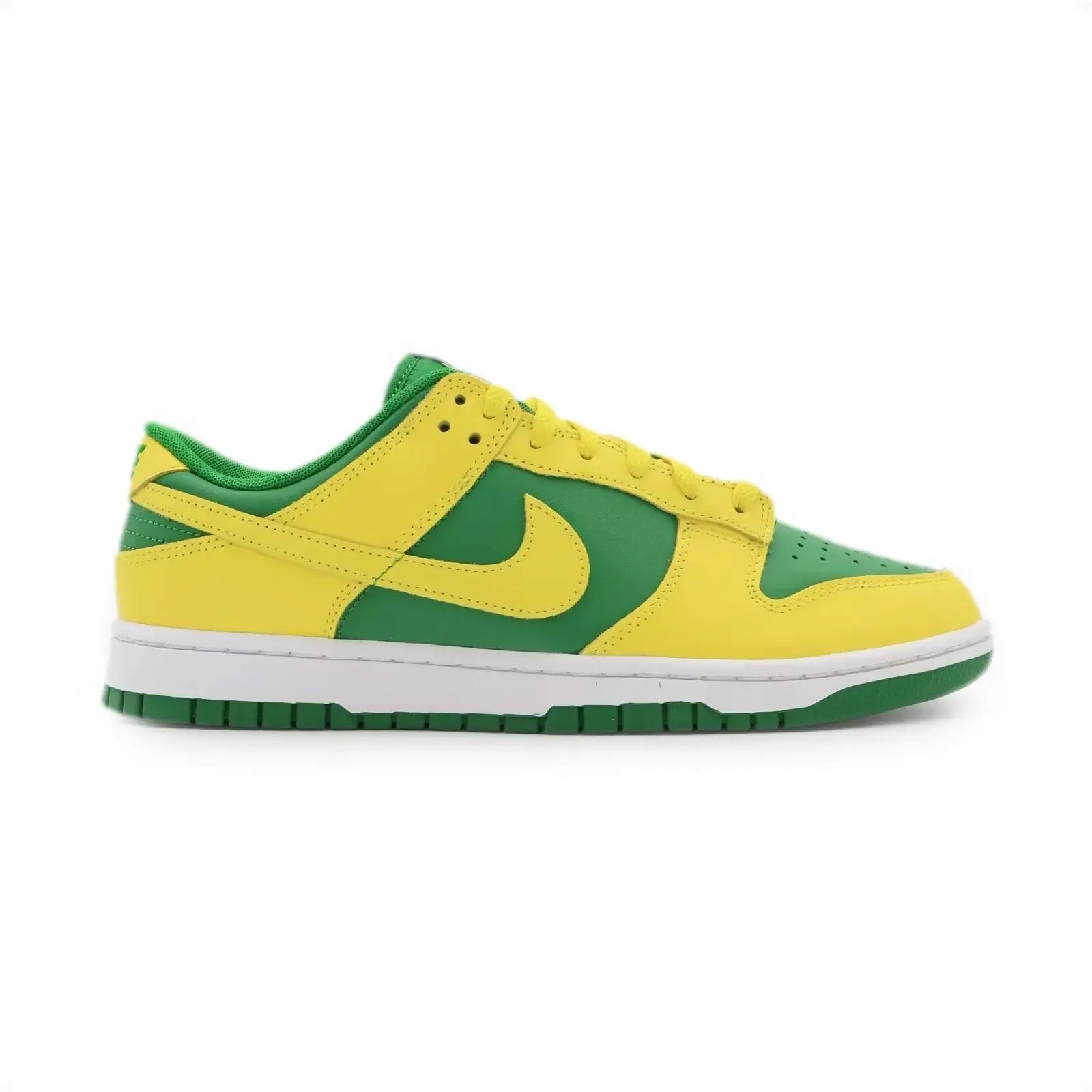 Tênis Amarelo Nike Dunk Low Reverse Brazil Visto pelo Lado