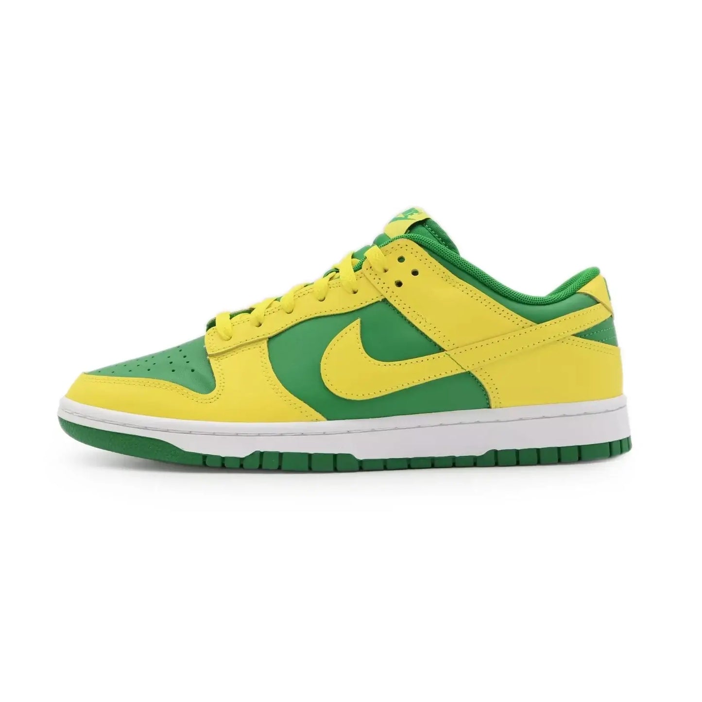 Tênis Amarelo Nike Dunk Low Reverse Brazil Visto de Lado