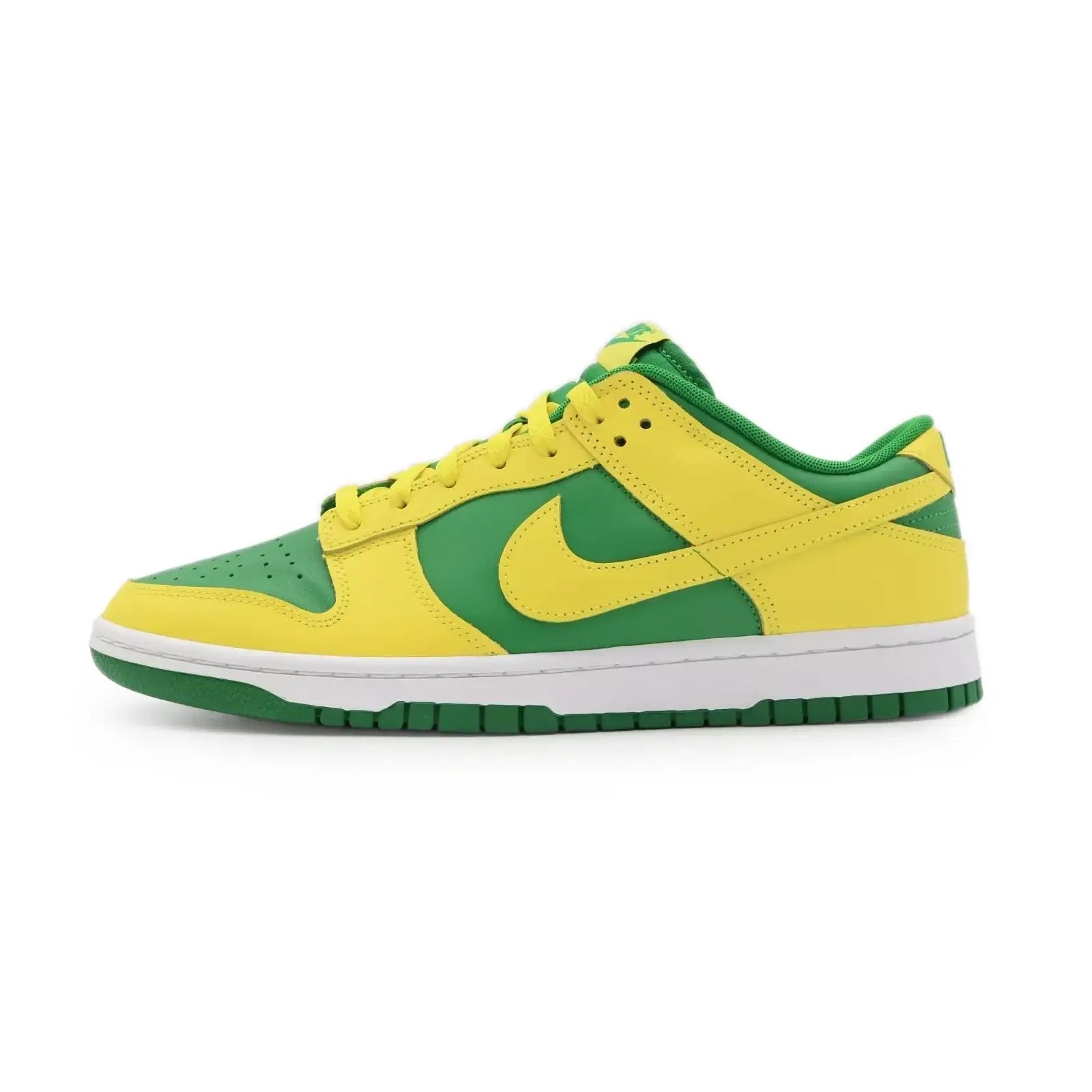 Tênis Amarelo Nike Dunk Low Reverse Brazil Visto de Lado